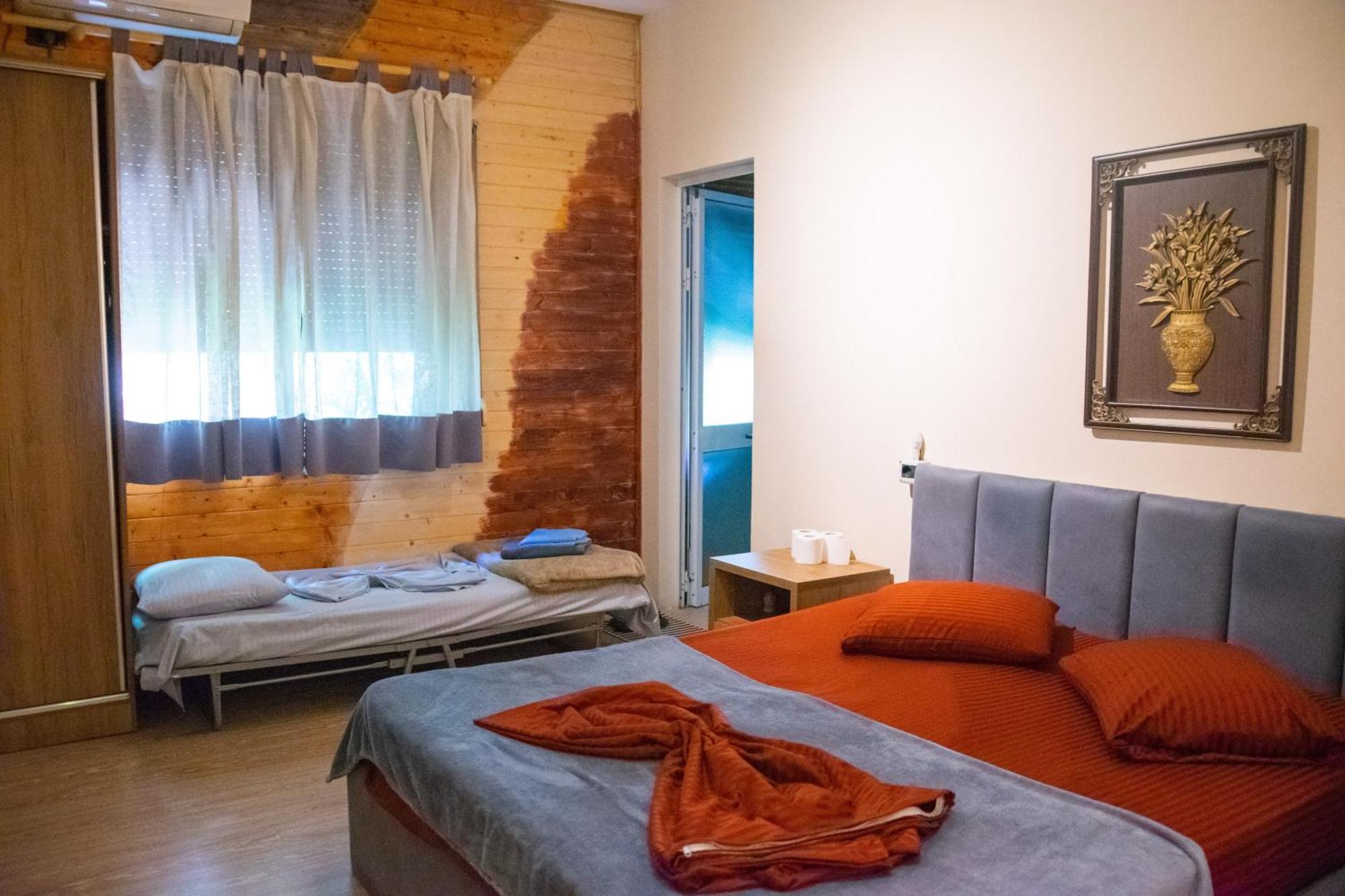 Hostal D1 *