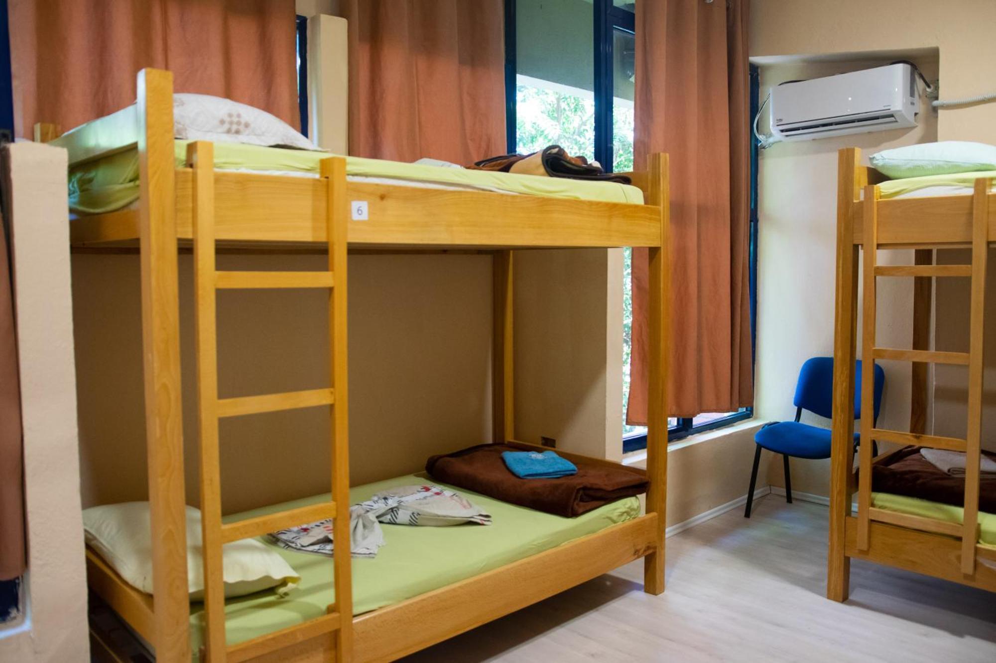 D1 Hostal *